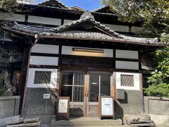 ２／１０
入谷の「レボン快哉湯」でカフェタイム。こちらは、銭湯をリノベしたカフェです。
