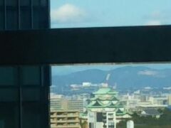 40分待って資生堂パーラーへ。席から名古屋城が見えました。