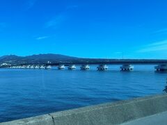 長崎空港のある箕島と大村市とをつなぐ長崎空港連絡橋である
「箕島大橋」（全長970m）が見えてきました。