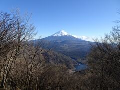 約2年ぶり2回目の三方分山に登頂。富士山と精進湖が見えました。