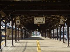 小倉駅から再び列車に乗り、門司港駅に到着。