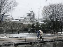 電車越しの富山城