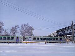 朝の電車は2両。
旭川行き。