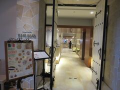 午後６時
ディナーはノースウィングＧ階のカジュアルブッフェ「ハナハナ」へ