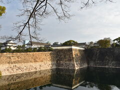 さあ、やってきました。
人生初の大阪城！
やはり規模がすごい！
テンション上がるなー！