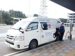 　熊本駅方面のバスももちろんあるんですけど、今回は空港に一番近い肥後大津駅行きのバスに乗車。前回熊本空港に行った時もこのバスでした。実は無料なんです。

　肥後大津駅から熊本空港に鉄道のバスという話もあるのですが、別にこのまま無料バスで接続もありかなーと個人的には思っています。