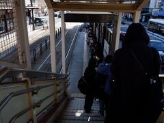 　豊肥線に乗り、路面電車との接続駅である新水前寺駅で下車。乗換え階段まで乗客であふれているのって初めて見ました。この辺りまで来ると熊本市街地です。