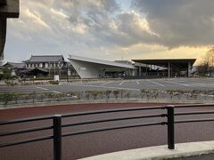 京都駅からひと駅で来られる鉄道博物館。駅から歩いてすぐなので来てみたけれど。。