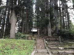 村はずれの神社へ