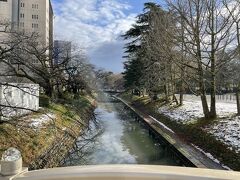 駅からすずかけ通りをぷらぷら歩いて富山城址公園へ。
今日は晴れ間も覗いたりと、昨日の雪が嘘のように過ごしやすい一日です。