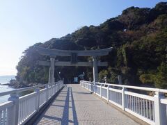 「竹島」は島全体が神社になっていて、雰囲気は「江ノ島」に似ていました。