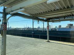 本千葉駅からは工業地帯の煙突が見えました。