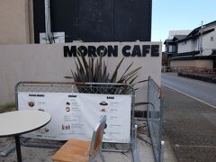 でも大丈夫（なにがだ）
お散歩中に見つけたこちらのお店が良さそう
武家屋敷群跡界隈の中にある
「MORON CAFE」さんです