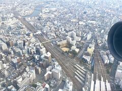 って景色を見ていたら。。
あっという間に新大阪の駅の上～(^O^)
もう着いちゃいます。。もう少し乗っていたかったわ(;^ω^)
