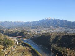 恵那山や中津川市街が360度一望できます。
