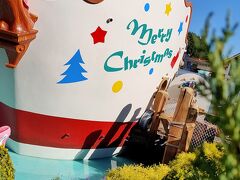 クローズしてたドナルドの船には
メリークリスマスの文字