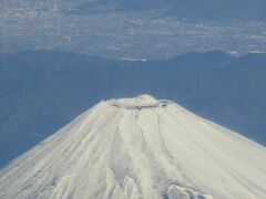 上空から望む富士山の山頂