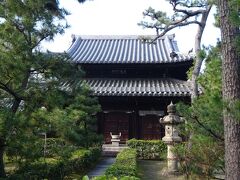 南宋寺(仏殿）全体が禅宗建築の技法で建てられ、天井に「八方にらみの龍」が描かれています。