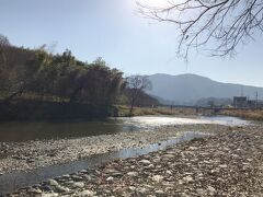 道の駅の裏手に流れている小田川にかかる「からり橋」