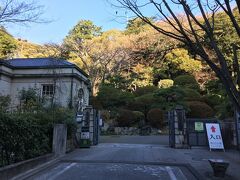 司馬遼太郎著｢坂の上の雲」の主人公であり、日露戦争で活躍し日本の勝利に貢献した「秋山兄弟」と、俳人「正岡子規」に関連する展示品が中心の、坂の上の雲ミュージアム　子規が臨終の時まで肌身離さず持っていたのは、親友・秋山真之から贈られた毛布だったと言われています。ロープウェイ乗り場から徒歩10分。