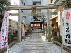 名古屋三大天神の一つ、桜天神社です。

小田信秀が京都北野天満宮から菅原道真公の木像を勧請して名古屋城に設けた祠に祀ったのが始まりとされ、天文7（1537）年に現在地に移されたのだそうです。

この地には当時は多くの桜の大樹があり桜の名所であったことから、この名で呼ばれるようになったそうです。