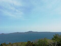 宿を出て向かったのは愛宕山園地です。北にある宇久島を望む。