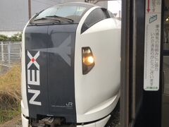 間もなく逗子駅へ到着という時に、車窓からＪＲ東日本Ｅ２５９系電車、いわゆる成田エクスプレスがスタンバイしていました。
