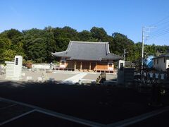 少し先にも龍源院という寺があります。ここらへんには寺社が多いです。