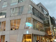 コーヒーつながりで、次は茶屋町にできたブルーボトルコーヒーへやって来た。