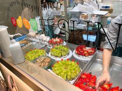 開店と同時にお店に入りましたが、やっぱり初めて行くデパ地下だとどの辺りにどのお店があるか分からないですよね…一応フロアMAPを見ながらシミュレーションはしてきたつもりだったんですが、ようやくお店の場所に気付いたときには既に20人ほど並んでいました…。　