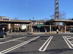 名古屋駅から約１時間恵那峡サービスエリアに。１０分間のトイレ休憩