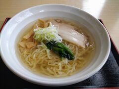 塩ラーメンを食べましたが、
行列店と同等かそれ以上に美味しいです。
