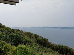 有川を後にして、中通島を北上して、北の端である津和崎まできました。
4月に訪れた小値賀島も見えます。