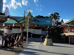 お天気がよくて日当たりの良い神社です。
どうせ赤坂にきたからって初詣
来年こそよい一年になりますように◎

