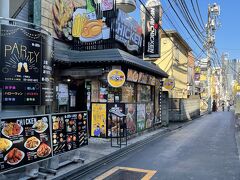 東京・新宿【NENE CHICKEN】

2020年10月にオープンした韓国チキン【ネネチキン3号店】
西武新宿店の写真。

職安通りから少し入った所にあります。以前、韓国家庭料理
【鐘路本家】だった場所です。

【NENE CHICKEN】のチキンについてはこちら↓

<『フォションホテル京都』宿泊記 ④ 
河原町通りを歩いて四条河原町へ★セブチ×ニュイがCMの韓国チキン
【NENE CHICKEN】京都河原町店がオープン！鴨川＆高瀬川で
夜桜鑑賞★木屋町通りのグルメ>

https://4travel.jp/travelogue/11686773
