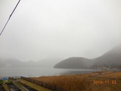 榛名湖畔を散歩しました。
この雨・・・止まないかしら・・・。