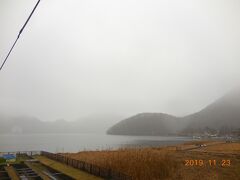 榛名湖畔を散歩しました。
この雨・・・止まないかしら・・・。