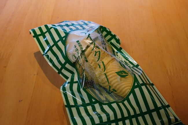 食後、近くにある旧村井銀行七条支店の建物を眺め、再び油小路を歩く。途中、立派な煉瓦造りの建物があったが、明治45年に建てられた本願寺の伝道院の本館であった。さらに先には、美好園と言う茶舗があり、ほうじ茶のソフトクリームがあると言うので入ってみたが、残念ながら無く、代わりに抹茶のアイスをいただいた。この辺りは、幕末の天満屋騒動の舞台となった天満屋があった場所で、石碑も建っていた。