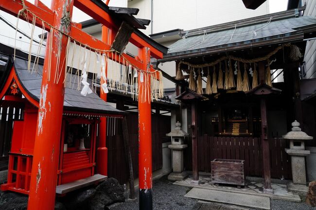 油小路から東へと歩いて行く。若宮町と言うところまで来ると、その一角に小さな社があった。若宮八幡宮と呼ばれる社で、元は、源頼義が邸宅の前に勧請したものだそうだ。かの八幡太郎義家は、この地で生まれたそうである。