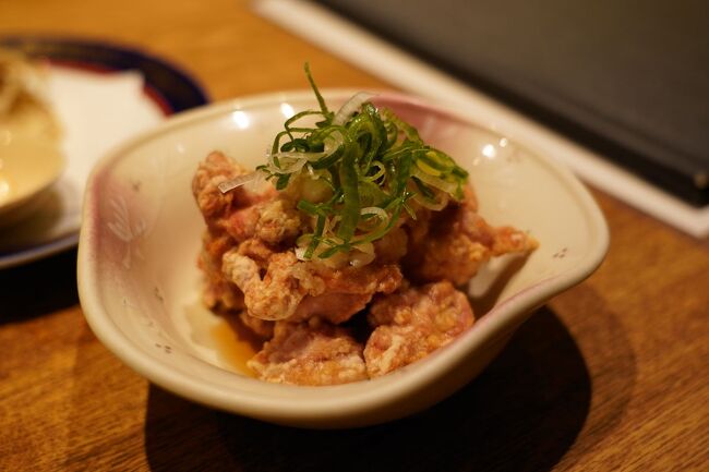 せせりの唐揚げは中津でも食べたが、それよりも上品な味で美味しかった。しばらくすると、友人が着物姿でやってきた。会うのは、名古屋以来かもしれない。京都に住むようになってから、着物を愛用していると言う。羨ましいことである。