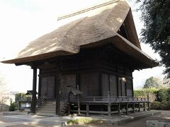 こちらの国分寺跡には江戸時代に建てられた国分寺の薬師堂が残っています。茅葺きの薬師堂。市の文化財だそうです。