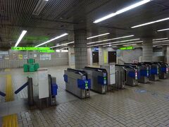 地下鉄「県庁前駅」で降ります。