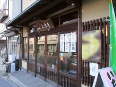 大井宿で唯一？
お店らしいお店はココだけ。

昔ながらの和菓子屋さん。
イートインとかあったら良かったのになぁ(*^ヮ^*)