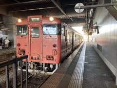 高岡駅15：22発　氷見線。