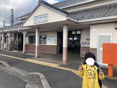 駅舎も瓦があります。