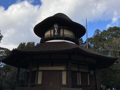 引き続き、伊賀上野公園を散歩していきます。

こちらは「俳聖殿」といって、松尾芭蕉の生誕300年を記念して、1942年に建てられたそうです。殿内には等身大の伊賀焼の芭蕉座像が安置され、芭蕉の命日（10/12）に公開されるそうです。