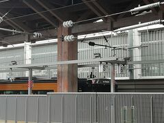 ジャズの音色の正体は6番ホームに停車していた「A列車で行こう」です。
熊本－三角間を結ぶ観光列車です。私も2018年に1回乗りました。