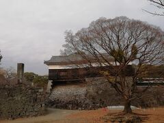 着いたのは熊本城でした。しばらく散策タイムです。