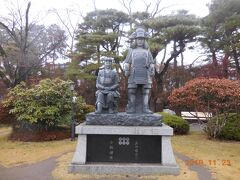 沼田公園内には、真田信之像と小松姫像があります。
仲良さそうです！