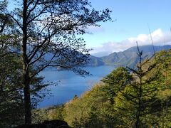 三合目から中禅寺湖を望む。紅葉にはちょっと早かったか